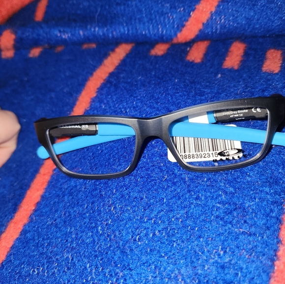 New oakley kid glasses